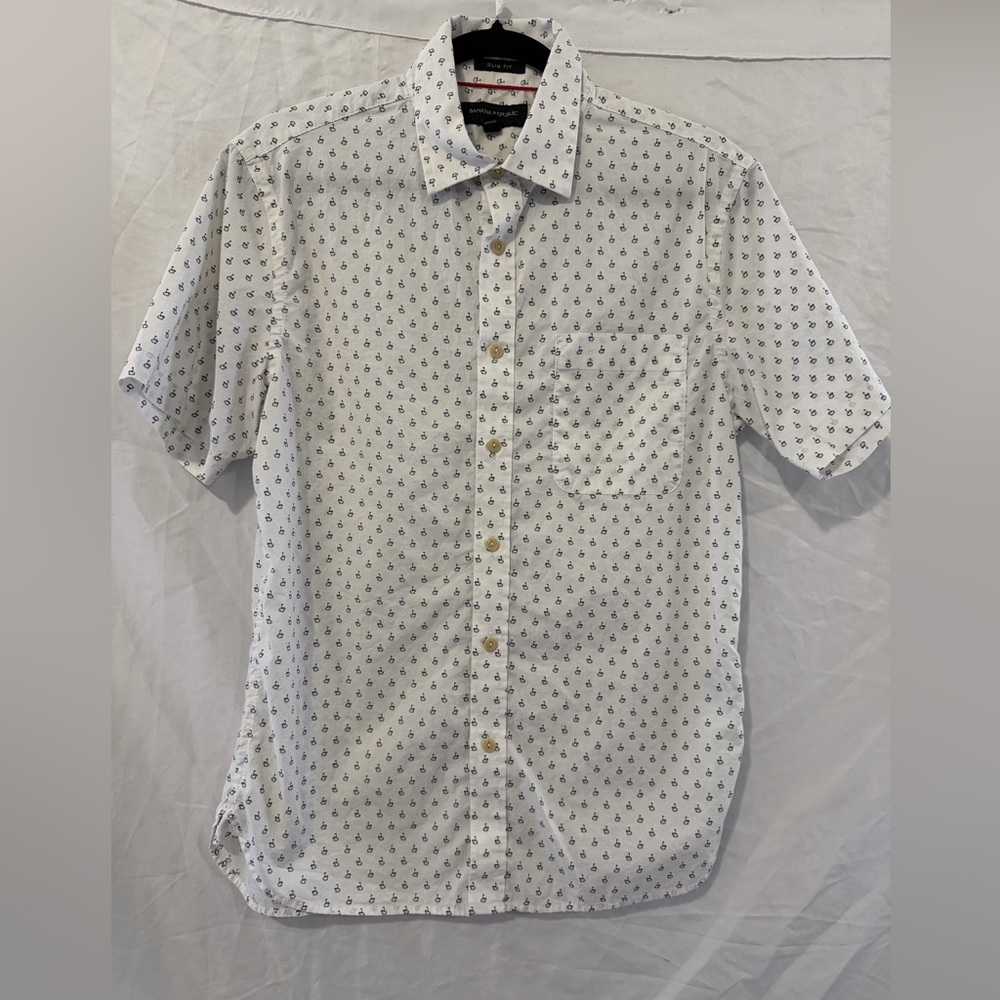 Banana Republic White and Blue Patterned Shirt